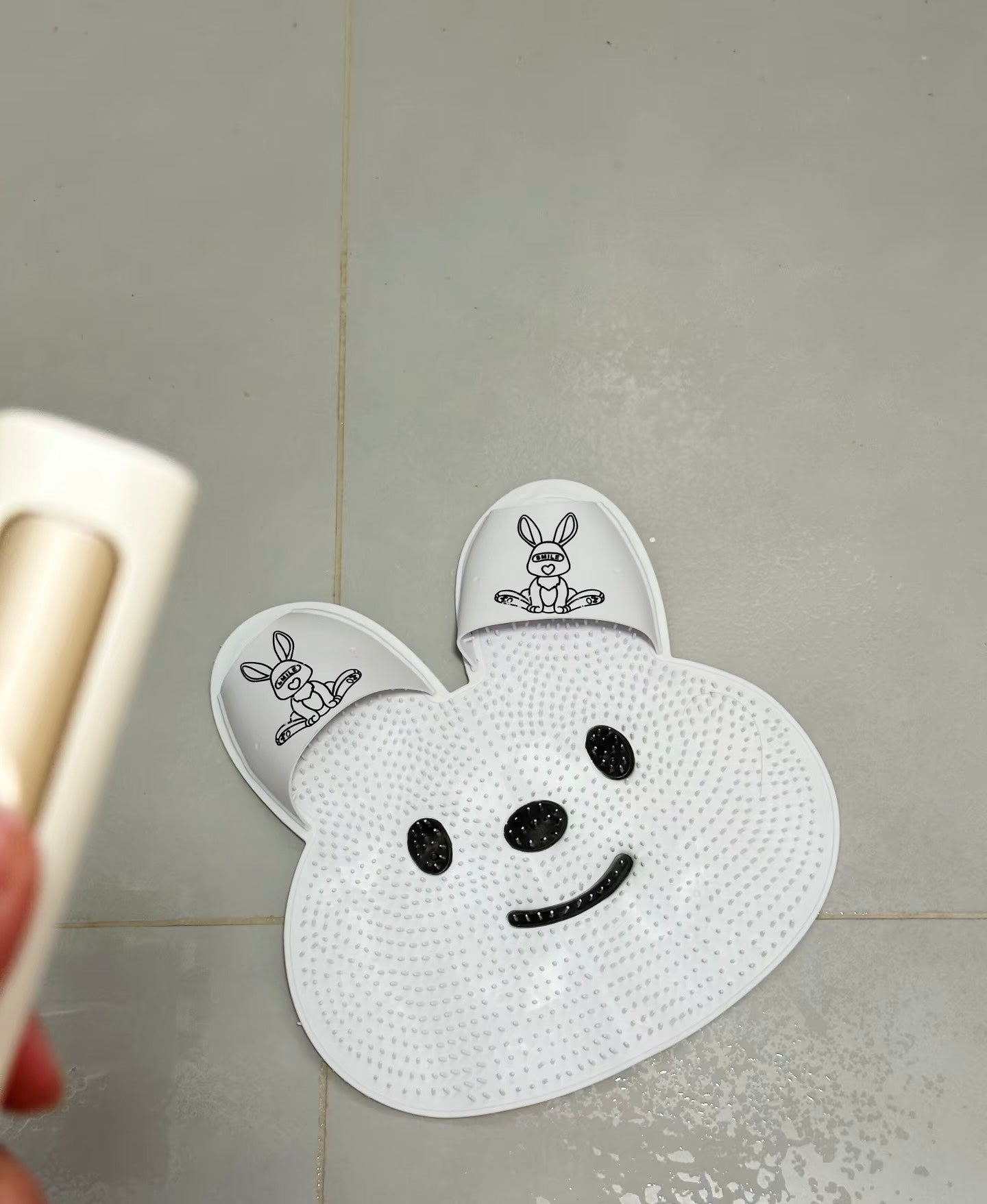 Cute Bunny Anti-Slip Bathroom & Shower Mat – Non-Slip Floor Rug