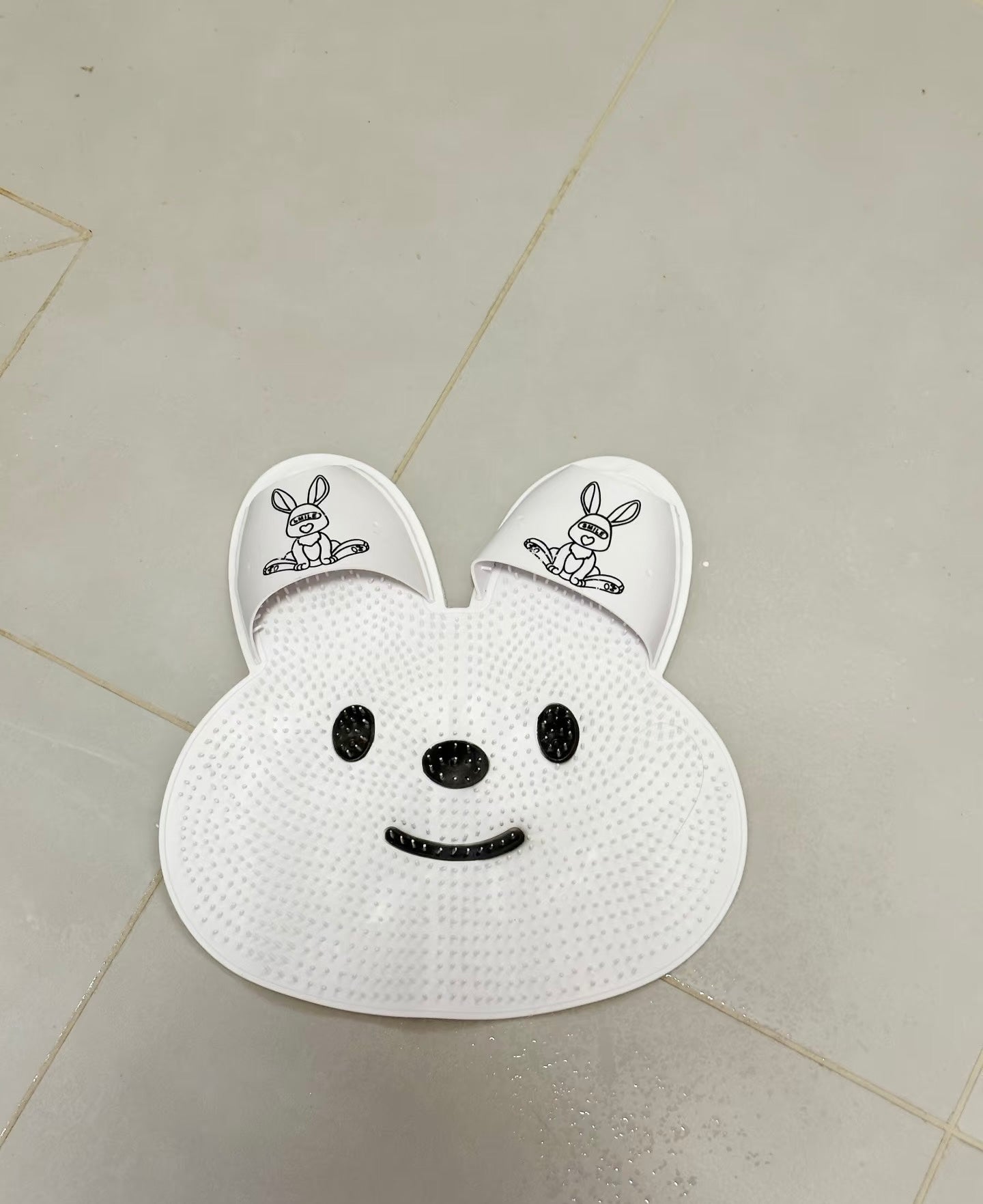 Cute Bunny Anti-Slip Bathroom & Shower Mat – Non-Slip Floor Rug