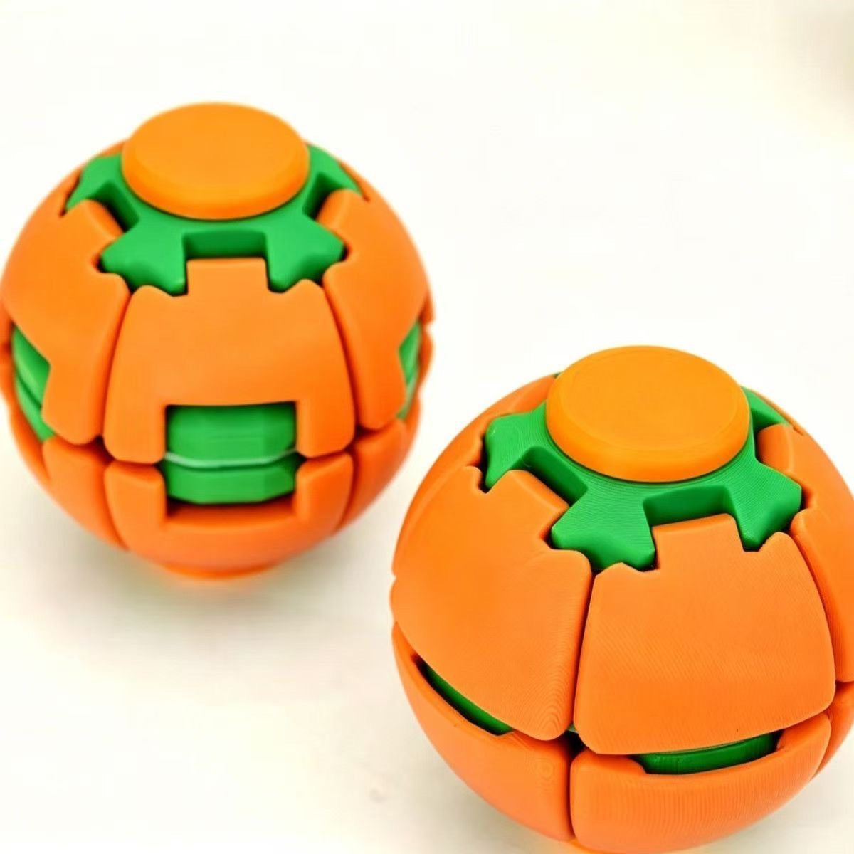 Rotating Kinetic Decompression Ball - Anti-Anxiety Desktop Stress Relief Toy