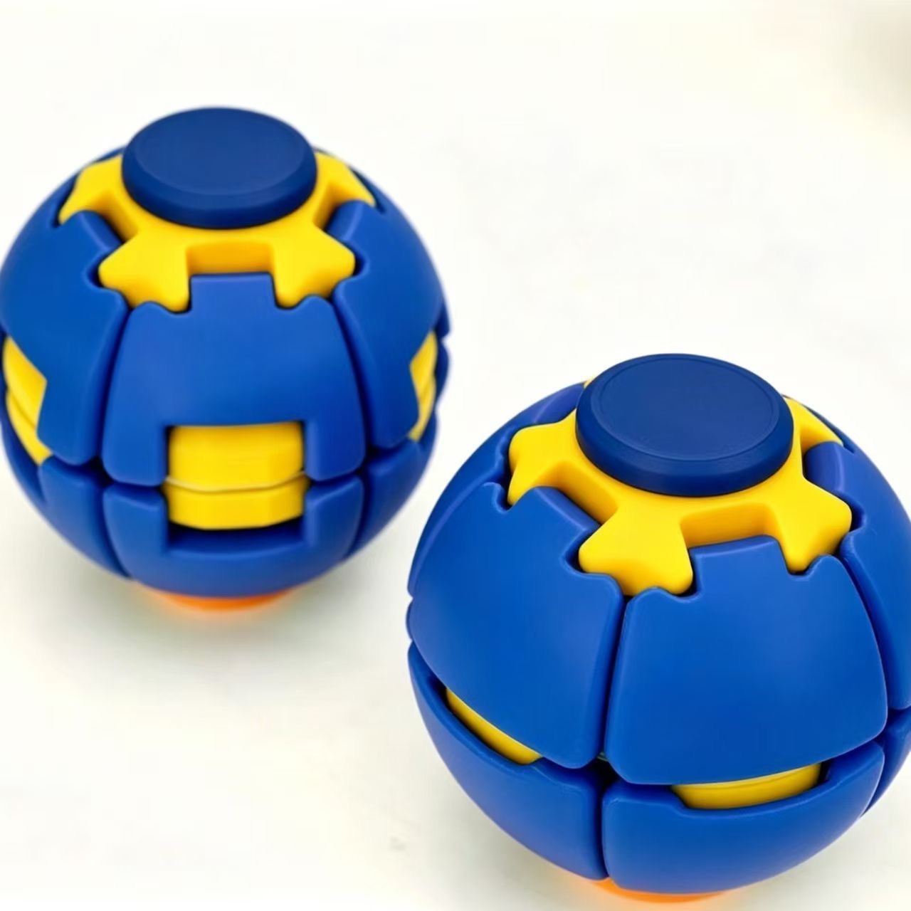 Rotating Kinetic Decompression Ball - Anti-Anxiety Desktop Stress Relief Toy