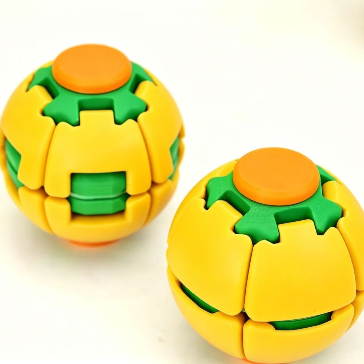 Rotating Kinetic Decompression Ball - Anti-Anxiety Desktop Stress Relief Toy