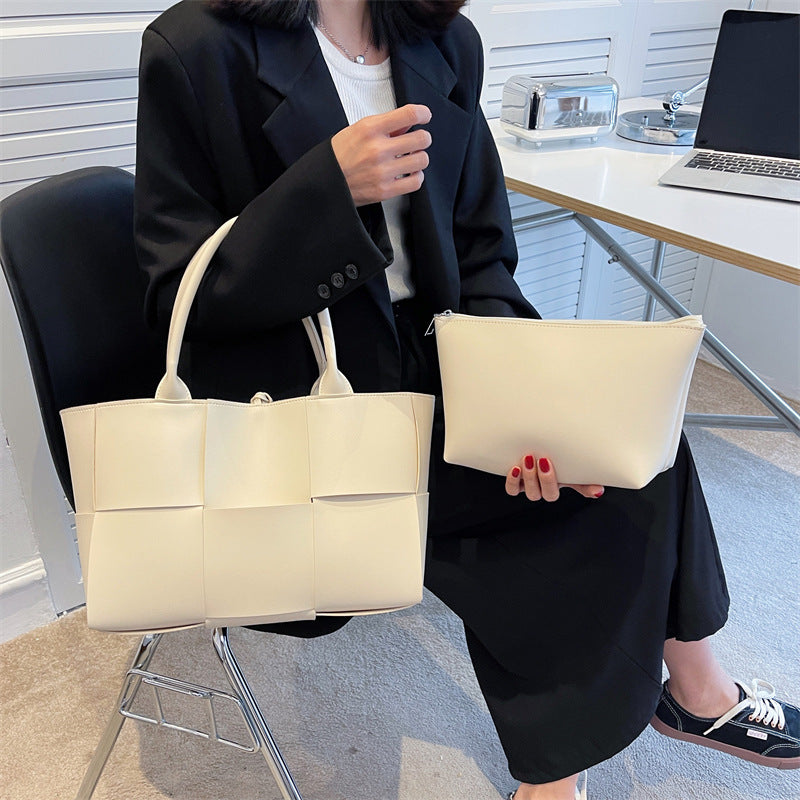 Classic Checkered Shoulder Bag – Stylish Everyday Crossbody Bag