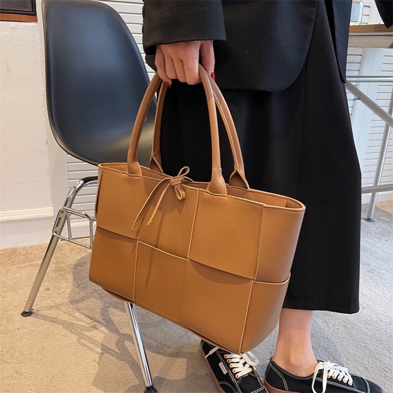 Classic Checkered Shoulder Bag – Stylish Everyday Crossbody Bag